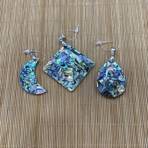 Pendentifs en nacre d'abalone naturelle en forme de croissant et losange avec fermoirs argent