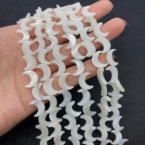 Natürliche weiße Perlmuttperlen in Mondsichelform für DIY-Schmuckherstellung