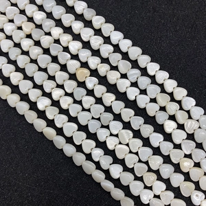 Cuentas de nácar natural en forma de corazón para creación de joyas DIY