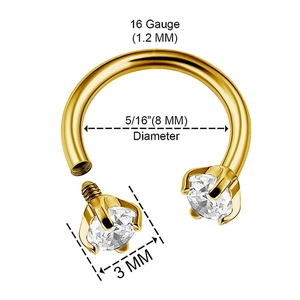 Macro-detail van de gouden hoefijzer septumring met 16G schroefdraad en 5A zirkoonstenen