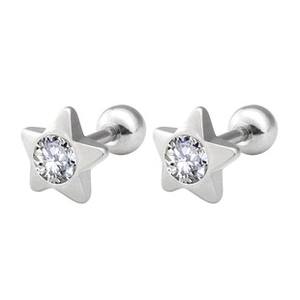 Détail de boucles d'oreilles étoile en argent avec zircon blanc et fermoir à boule vissée