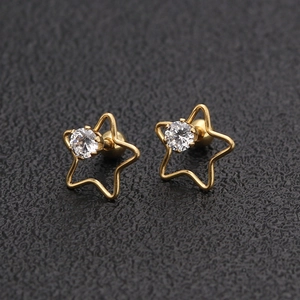 Boucles d'oreilles étoile dorée minimaliste avec zircon central et fermoir boule