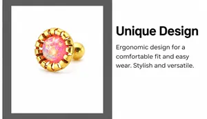 Macro-opname van gouden titanium oorsteker met ronde roze opaal en fijne textuur