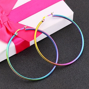 Minimalistische große Regenbogen-Edelstahl-Ohrringe mit glänzendem Metall-Farbverlauf