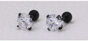 Détail de boucles d'oreilles en acier noir avec zircons ronds AAA et fermoirs à billes