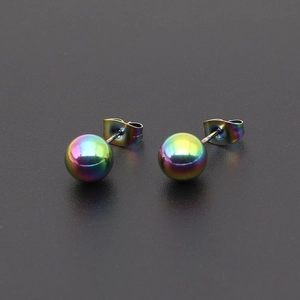 Minimalistische Regenbogen Titanstahl Kugelohrringe mit poliertem irisierendem Metallfinish