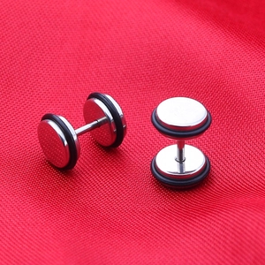 Minimalistische zilveren titanium stalen oorknopjes met zwarte rubberen ringen voor uniseks