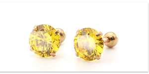 Gedetailleerde weergave van 7mm gele AAA zirkoon oorbellen met gouden schroefsluiting