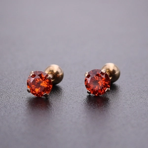 Elegante 4mm rote Zirkonia-Ohrstecker mit Gold-Schraubverschluss und 4-Krallen-Einstellung