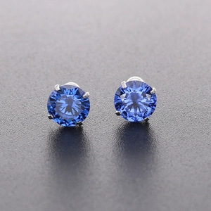 Klassieke 6mm blauwe zirkoon oorknopjes met vier-klauw roestvrijstalen zetting voor dames
