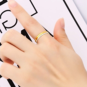 Minimalistische dreifarbige Stapelringe aus Titanstahl in Gold, Roségold und Silber