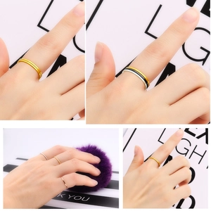 Minimalistische Ringe aus Titanstahl in Gold, Silber und Schwarz zum Stapeln