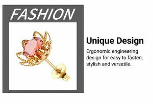 Detailaufnahme goldener Rosen-Ohrstecker mit einem runden roten Zirkonia-Stein