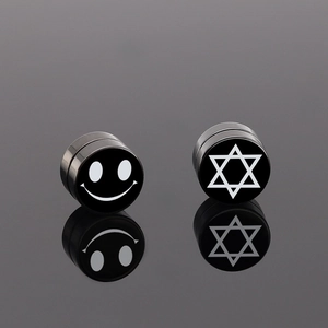 Pendientes magnéticos de acero inoxidable negro con diseños de estrella y cara sonriente