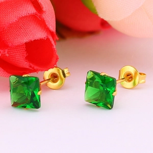 Boucles d'oreilles carrées en zircon vert et acier titane plaqué or 18 carats
