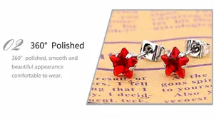 Détail macro de boucles d'oreilles étoiles en zircon rouge avec finition acier titane poli