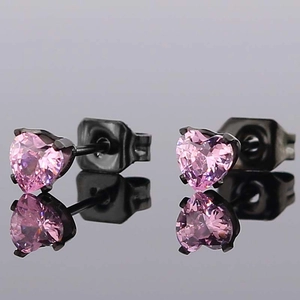 Boucles d'oreilles cœur en zircon rose avec base en acier inoxydable noir moderne