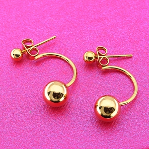 Pendientes de acero de titanio dorado con diseño geométrico de doble bola y forma de C