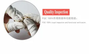 Inspection de qualité détaillée montrant une bague fine en acier inoxydable or rose