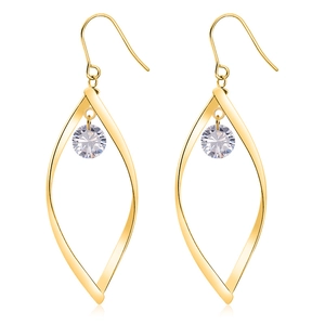Détail de boucles d'oreilles dorées avec cadre en forme de feuille et pierre brillante