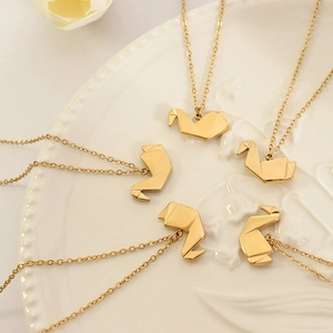 Collier Pendentif Grue En Origami Géométrique Acier Titane Plaqué Or Minimaliste Chaîne De Clavicule Bijoux Pour Femmes