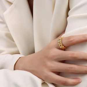 Goldener Edelstahlring im Gliederarmband-Stil für Damen im Business-Freizeit-Look