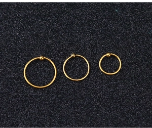 Tres aros captive bead de acero de titanio dorado en varios tamaños para piercings