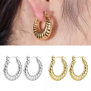 Orecchini a cerchio stile croissant in acciaio al titanio color oro e argento