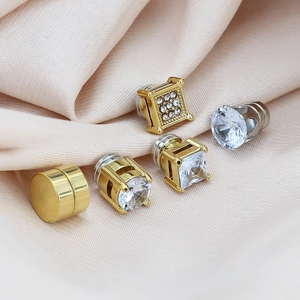 Unisex Magnetische Zirkonia-Ohrringe im Set mit runden und quadratischen Steckern