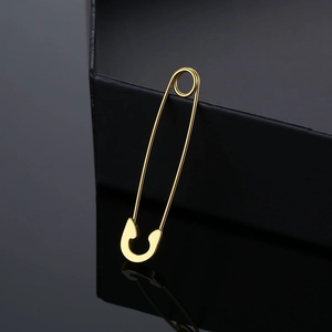 Minimalistische goldene Sicherheitsnadel-Ohrringe aus poliertem Edelstahl für Unisex