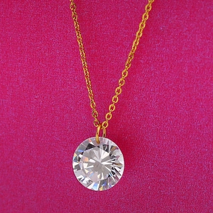 Minimalistische titaniumstalen ketting met grote ronde zirkonia hanger in briljantslijpsel