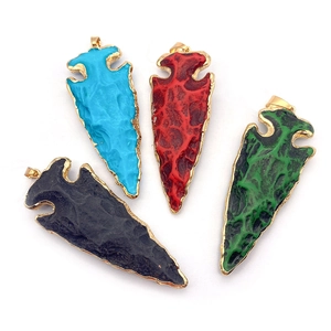 Pijlpunt stenen hangers met vergulde rand in blauw, rood, groen en zwart voor kettingen
