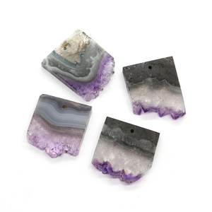 Lot de quatre pendentifs tranches d'améthyste naturelle irrégulière pour bijoux DIY