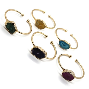 Bracciali aperti placcati in oro regolabili con fette di agata naturale e pietre di cristallo