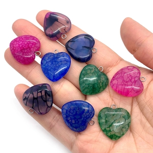 Pendentifs en agate en forme de cœur avec texture craquelée et boucles de connexion