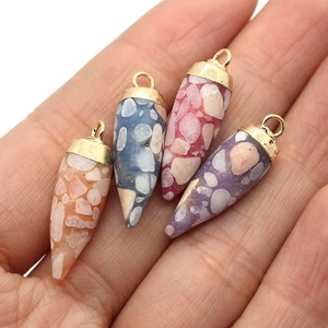 Pendenti a cono in pietra naturale arancione, blu, rosa e viola con anellini dorati