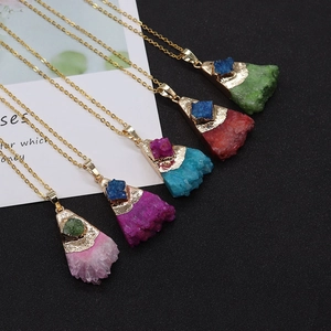 Collier Pendentif Irrégulier en Pierre Naturelle Cristal Druzy Bohémien Chaîne en Alliage Plaqué Or Bijoux Accessoire Femme