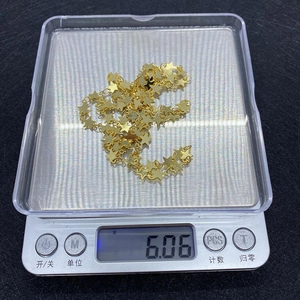 Detailed weight display showing 6.06g for the golden star shaped twisted metal chain