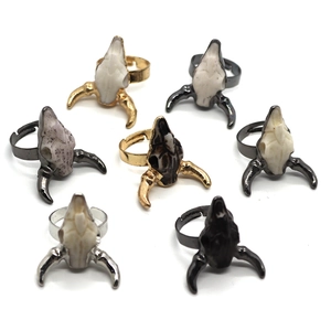 7Pcs set of bohemian style ox skull rings with mixed metallic finishes and resin details