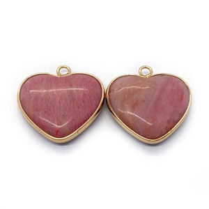 Herzanhänger aus rosa Naturstein mit vergoldetem Rahmen und Aufhängung für DIY-Schmucksets