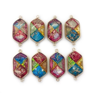 Lot de 8 pendentifs hexagonaux en pierre colorée avec cadres dorés et doubles anneaux