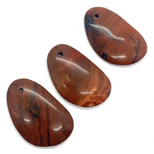 Set di 3 ciondoli irregolari in agata naturale rosso scuro con fori preforati per il DIY