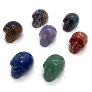 Pietra Naturale a Forma di Teschio Perline Sciolte Ametista Occhio di Tigre Avventurina Verde Opalite Intagliato a Mano Senza Foro Perline per Gioielli Fai da Te Decorazione di Halloween