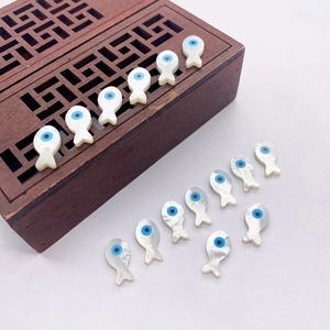 Cuentas de pez de concha natural con diseño de ojo turco para joyería artesanal
