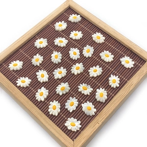 Perle a margherita in conchiglia naturale 10x12mm con petali bianchi per gioielli fai-da-te