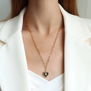 Heart Pendant Necklace Titanium Steel 18K Gold Plated Black Enamel Paperclip Chain Vintage Jewelry For Women