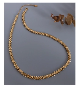 Detail van de 18K vergulde bladketting met verstelbare karabijnsluiting en verlenging