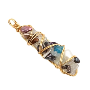 Pendentif en cristal fait main enroulé de fil avec perles et pierres précieuses