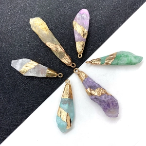Set van zes natuurlijke kristallen hangers met vergulde randen voor DIY-sieradenaccessoires