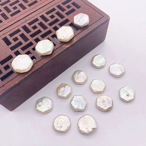 Perles d'eau douce baroques blanches irisées de forme hexagonale pour bijoux